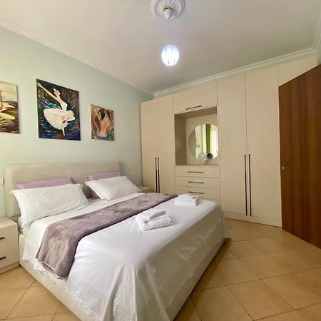 Stay At An Artist'S Place! Tirana Buitenkant foto