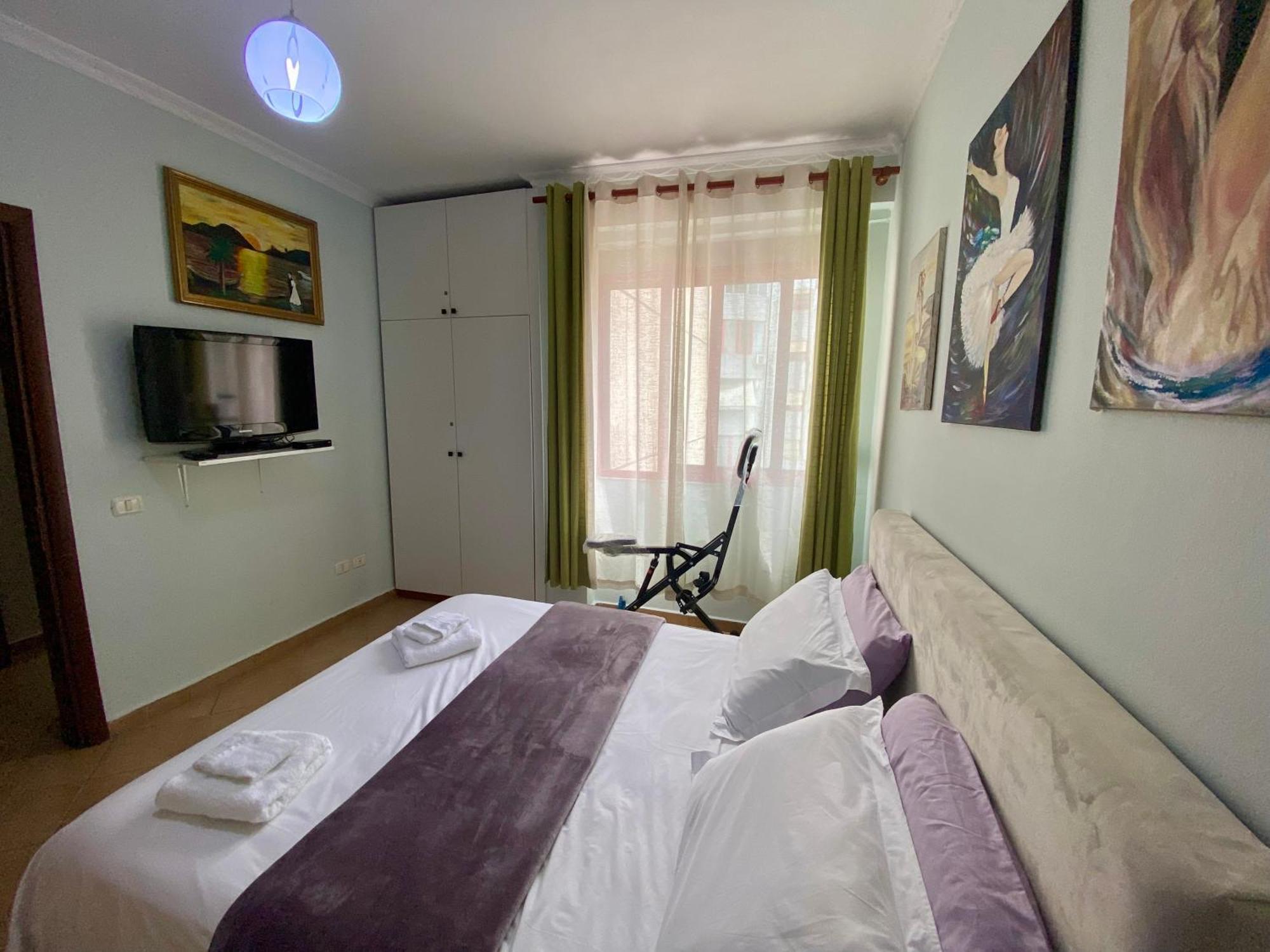 Stay At An Artist'S Place! Tirana Buitenkant foto